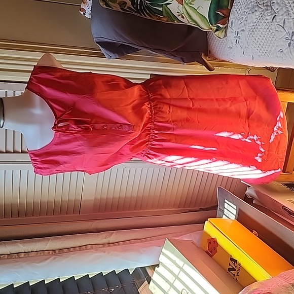 LOFT Dresses & Skirts - LOFT SUMMER MAGENTA DRESS😍